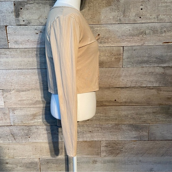 Livi by Olivia Rae women’s beige cropped ribbed tank cardigan set in size small - Picture 4 of 10